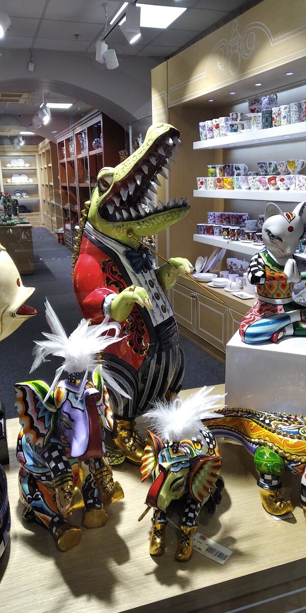 Он с Тотошей и Кокошей по бульвару проходил 