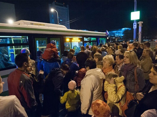    Очереди на автобусных остановках //Фото: паблик в соцсети ВК Ростов-на-Дону - это мой город
