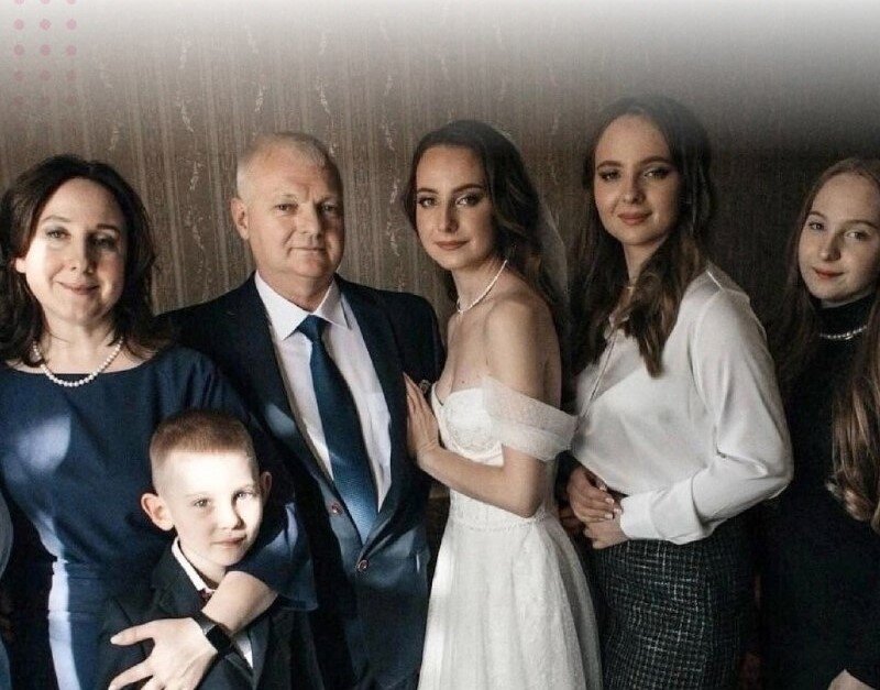    Владимир Путин наградил семью из Югры медалью Родительской славы