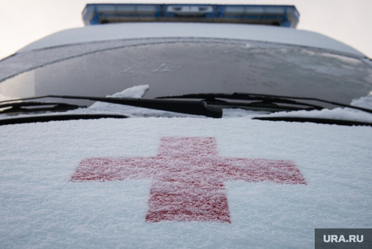    Женщина, которую придавило вывеской, получила серьезные травмы