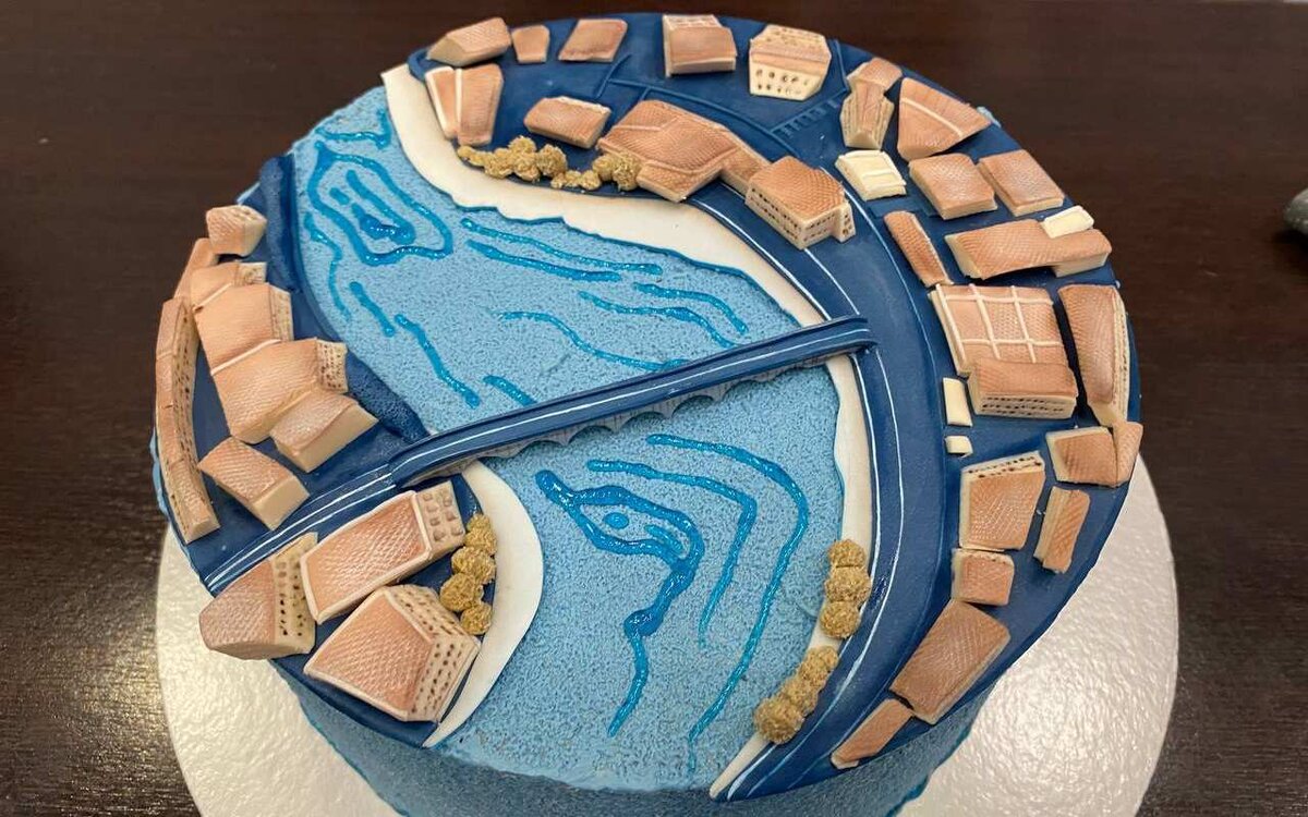    Бизнесмены Кузьмин и Слабунов озвучили разные версии пролета торта «Воронеж» мимо ВДНХ