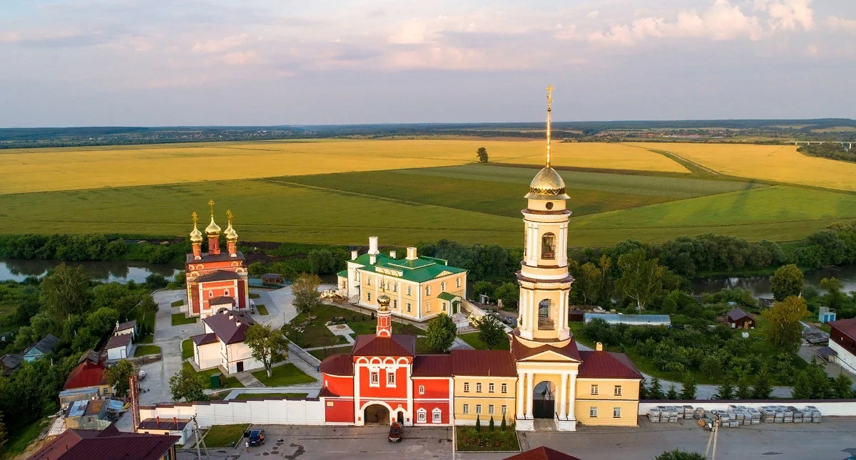 Белёвский спасо-преображенский монастырь. Белевский монастырь. Рабочая д. Белёв 2022 вид монастырь с оки. Белевский монастырь тульская область.