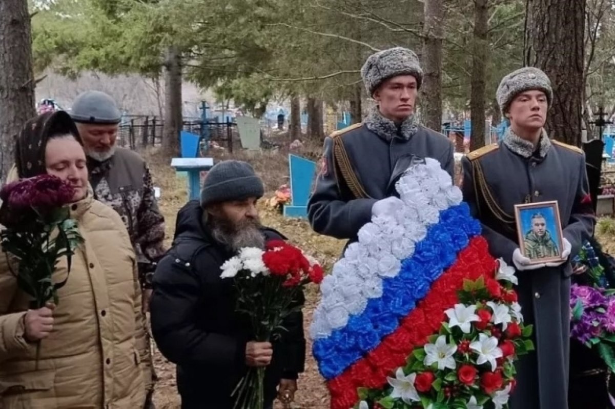    Медбрат из Нижнего Тагила погиб в зоне СВО, спасая раненого