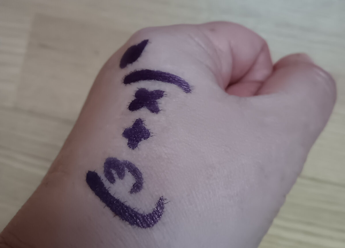 Рука моя, естественно, учеников нельзя фотографировать. Я для примера написала на своей руке. 