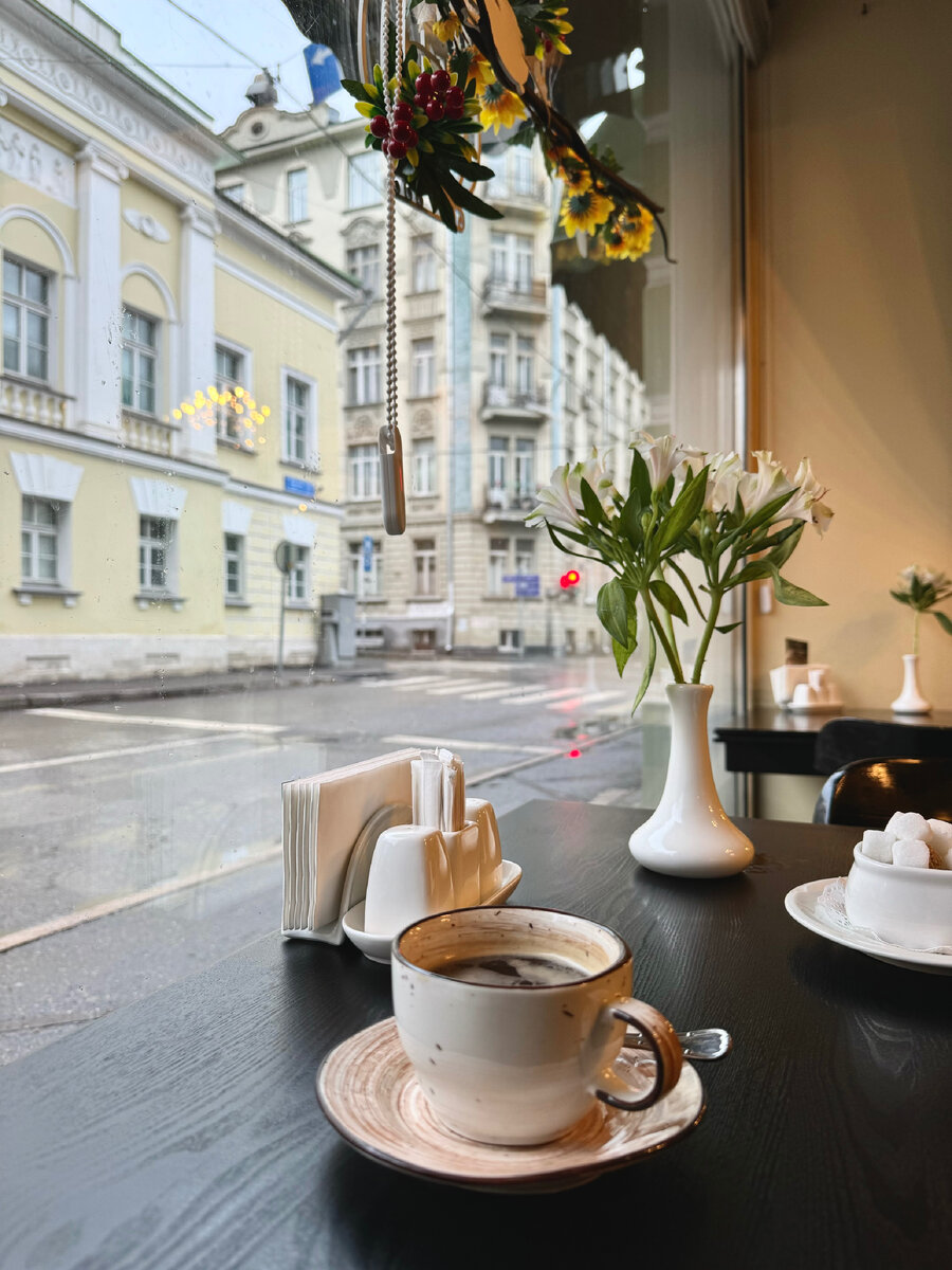 Люблю столики у окна