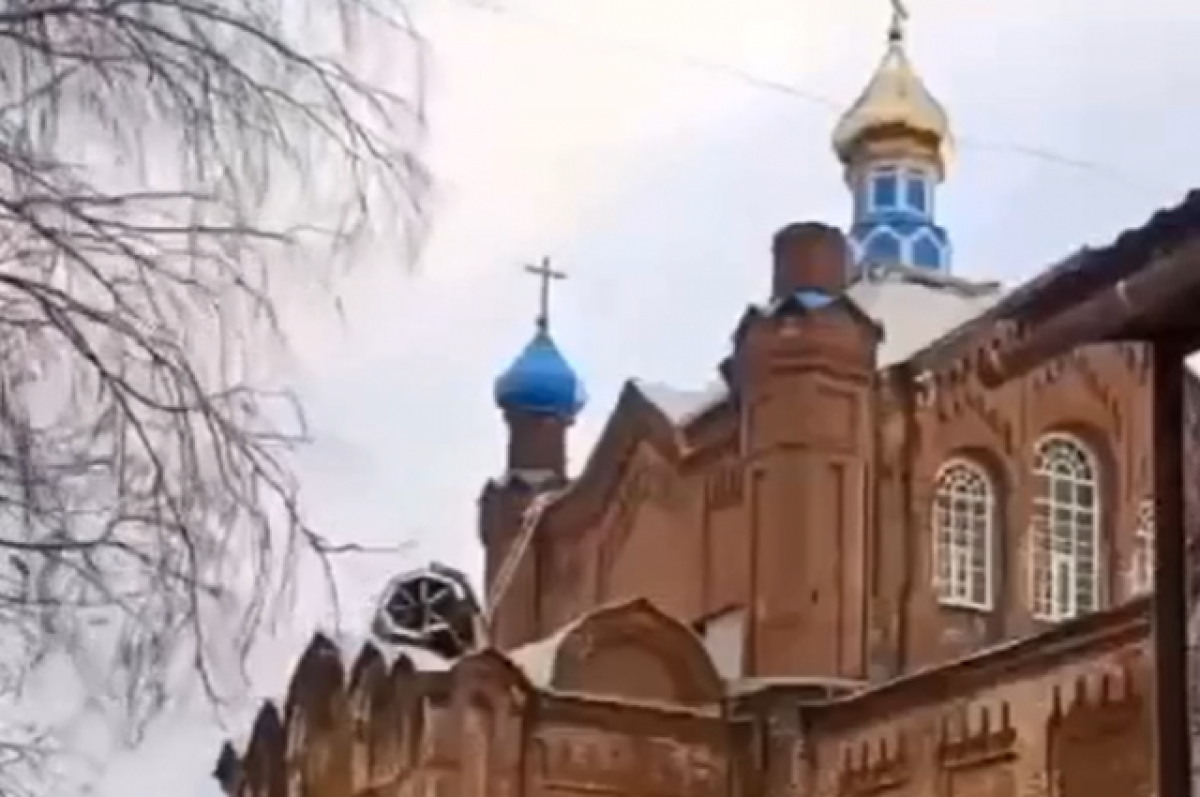    Ураганный ветер сорвал купол с храма в Бийске