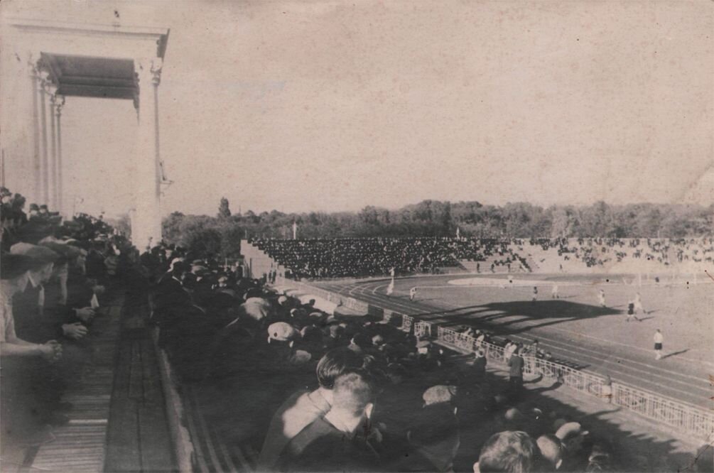 Вид с западной трибуны на северную. 1930-ые годы.