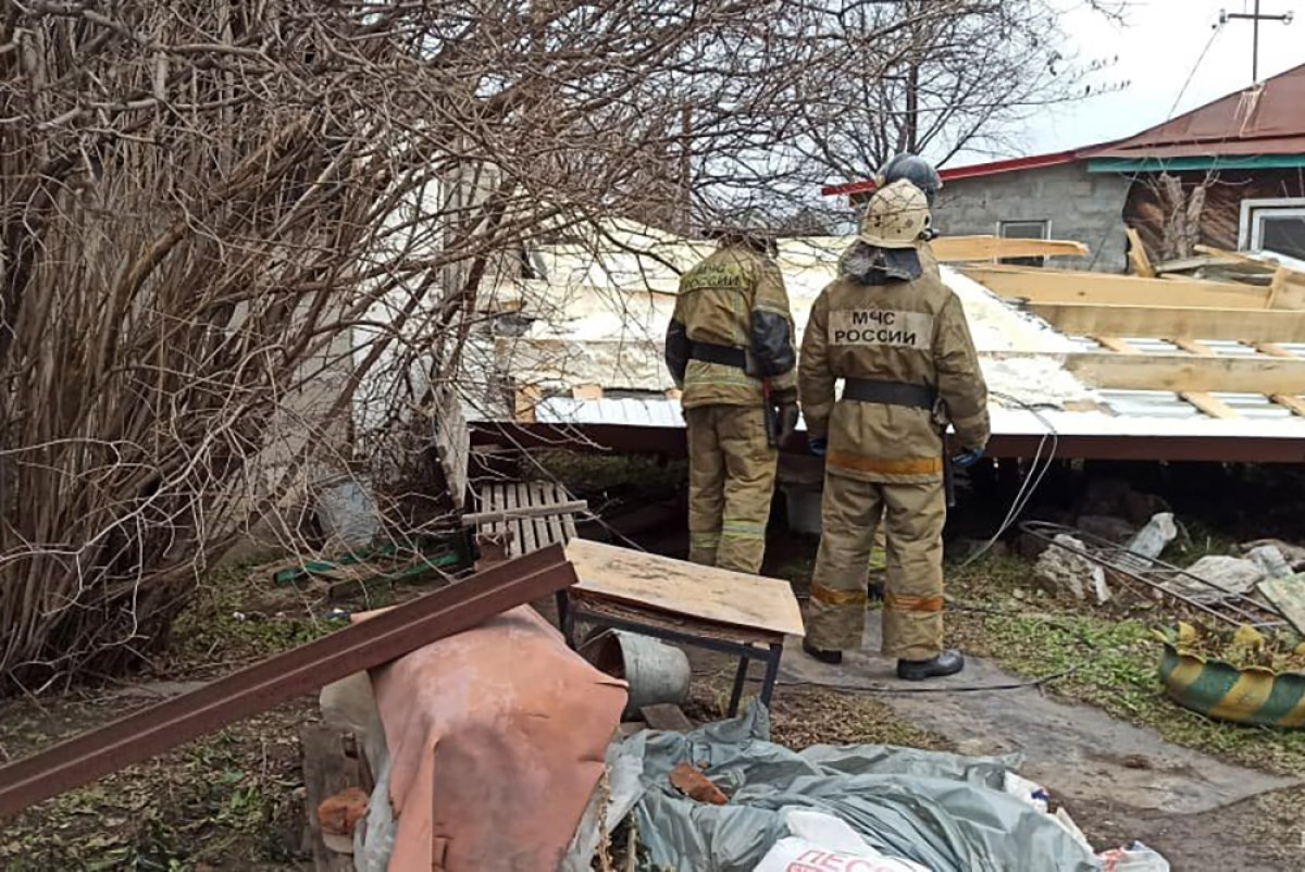    В Барнауле сорванный ветром кусок крыши убил женщину