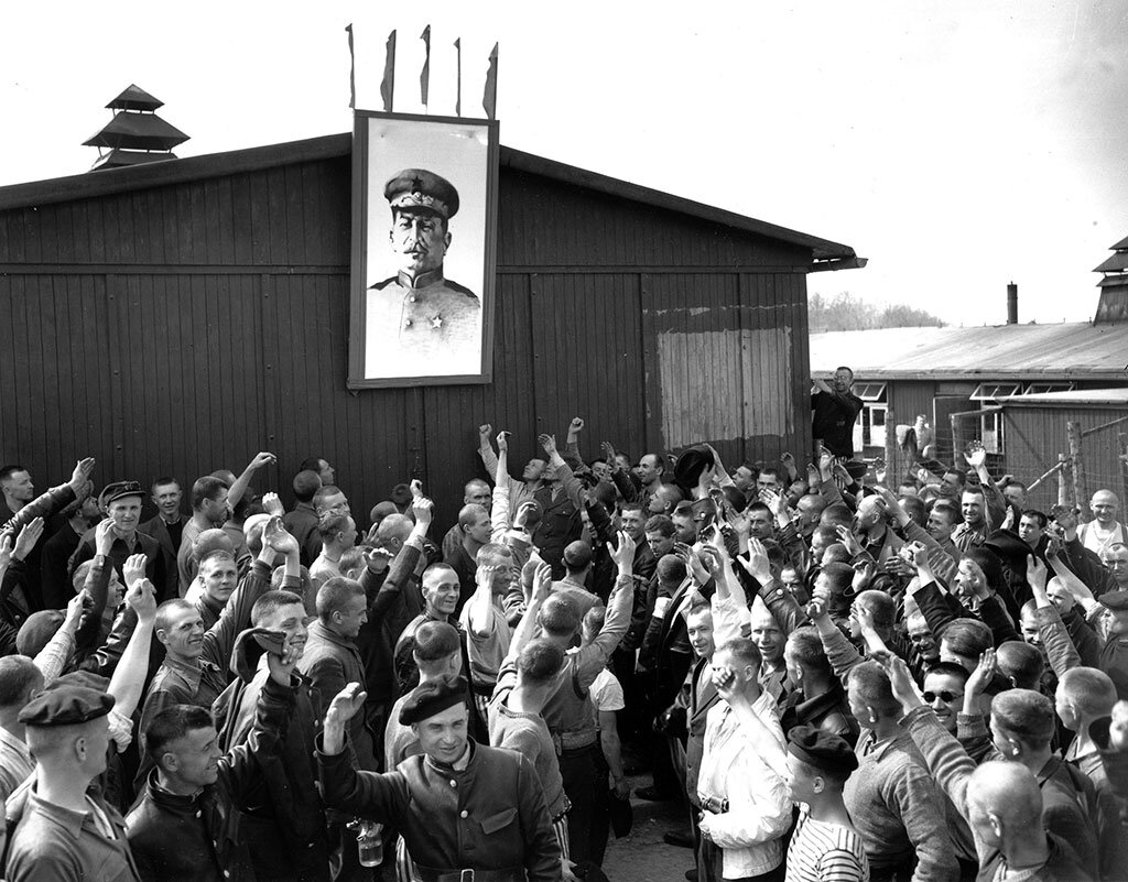 Лагеря в 30 годы. Освобождение узников концлагеря Бухенвальд.. Узники лагеря Бухенвальд\\\\\. Бухенвальд лагерь заключенных. Концлагерь Бухенвальд 11 апреля 1945 года.
