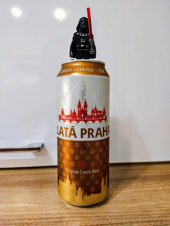 Я не был в Праге, но на банке в 99,99% случаев рисуют Карлов Мост. Это наверняка он)))