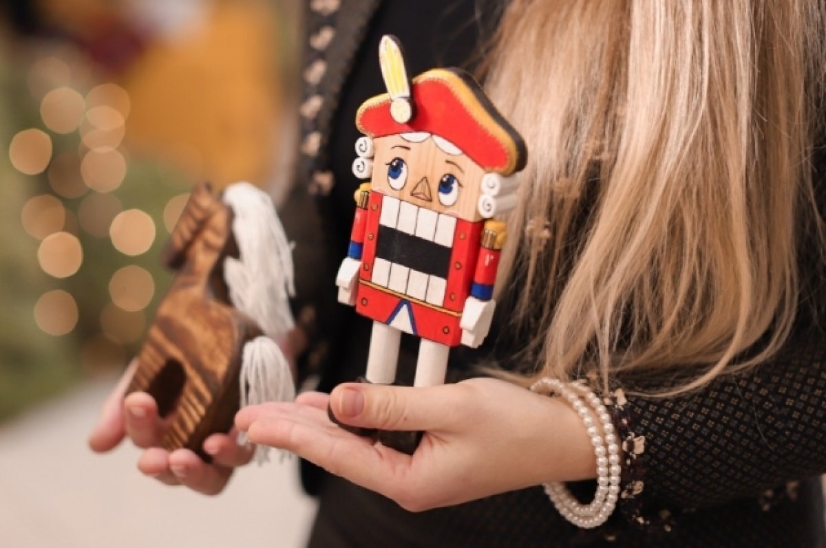    Игрушки уральских мастеров представили на выставке "Россия"