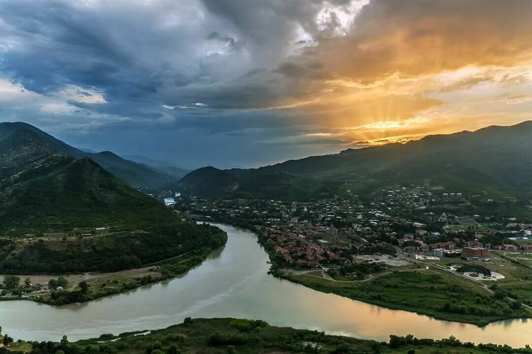 Река Арагви черная и белая