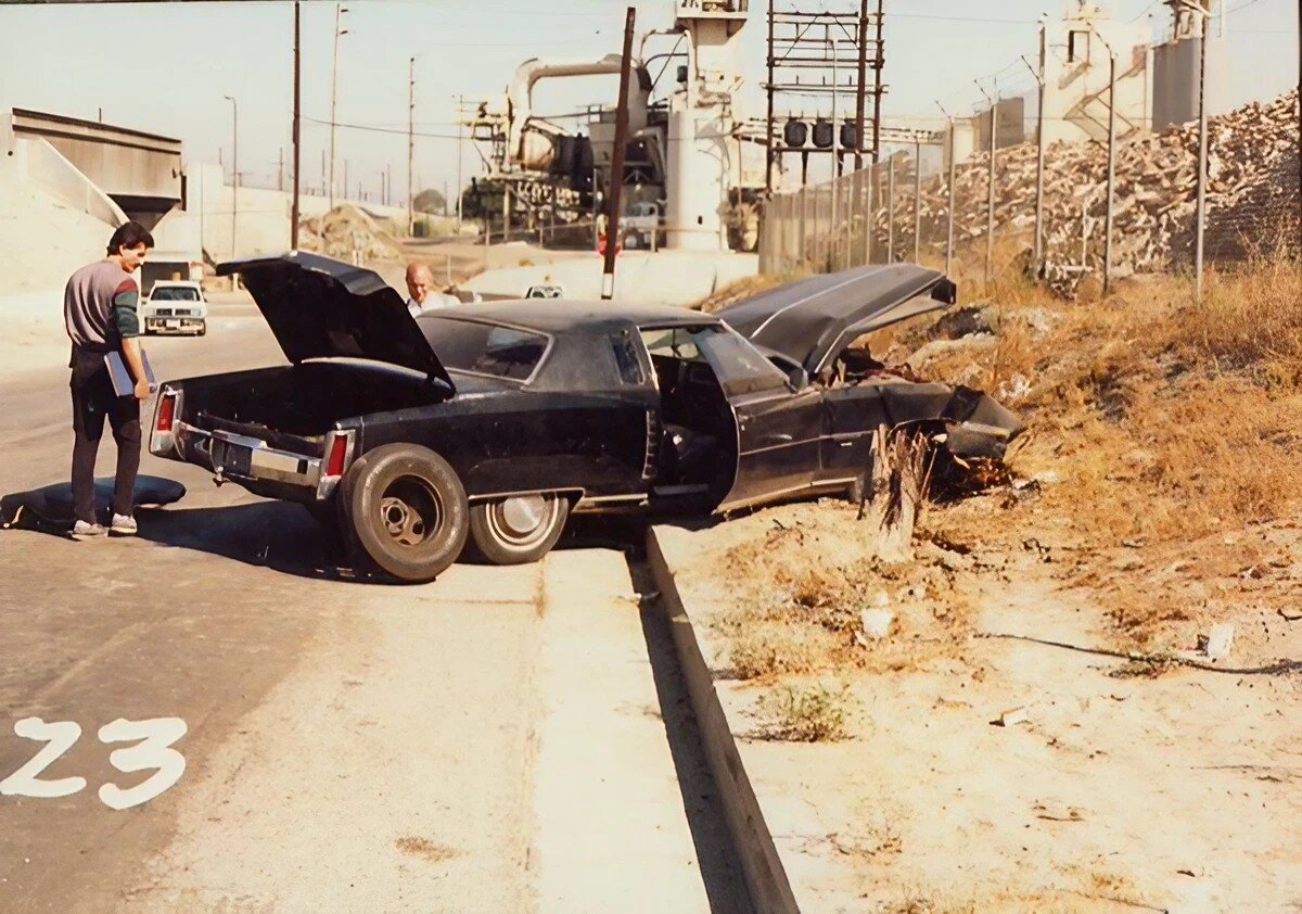 Найденный автомобиль, в котором находились Клэр и её дочь Наташа