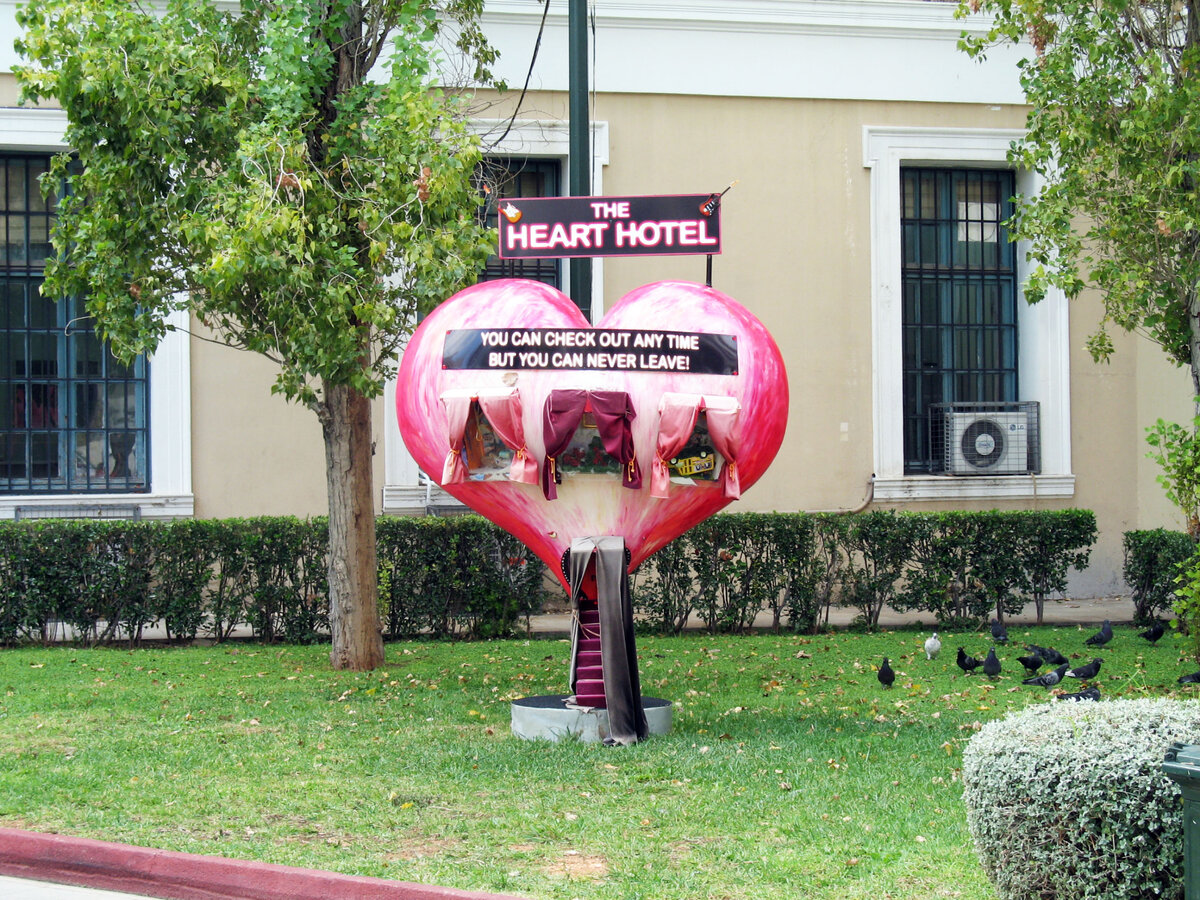 Выставка городского искусства "Сердца в Афинах" (The "Hearts in Athens"). Афины, Греция. 
Из личного фотоархива. 