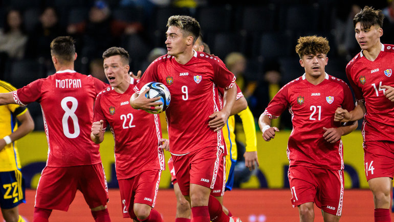    Ион Николаеску с парнерами по сборной Молдавии. Global Look Press