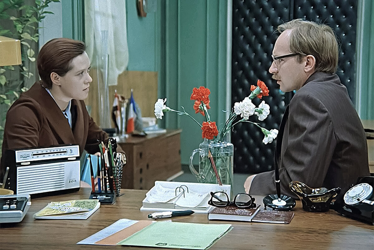 Кадр из фильма «Служебный роман» (1977). Скриншот. 
