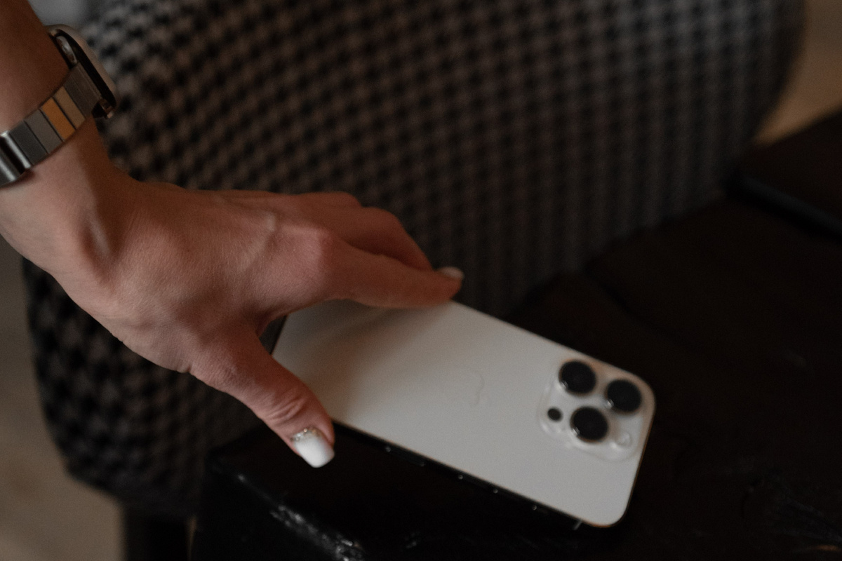 Айфон 14 в защитной плёнке