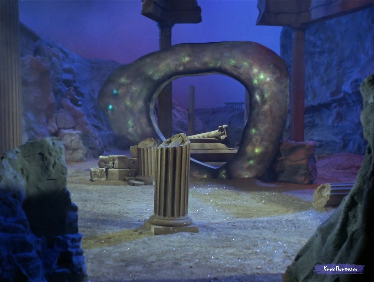 "Star trek", скриншот. Портал в другие эпохи.