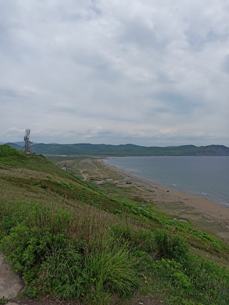 Вид сверху на бухту Зеркальную