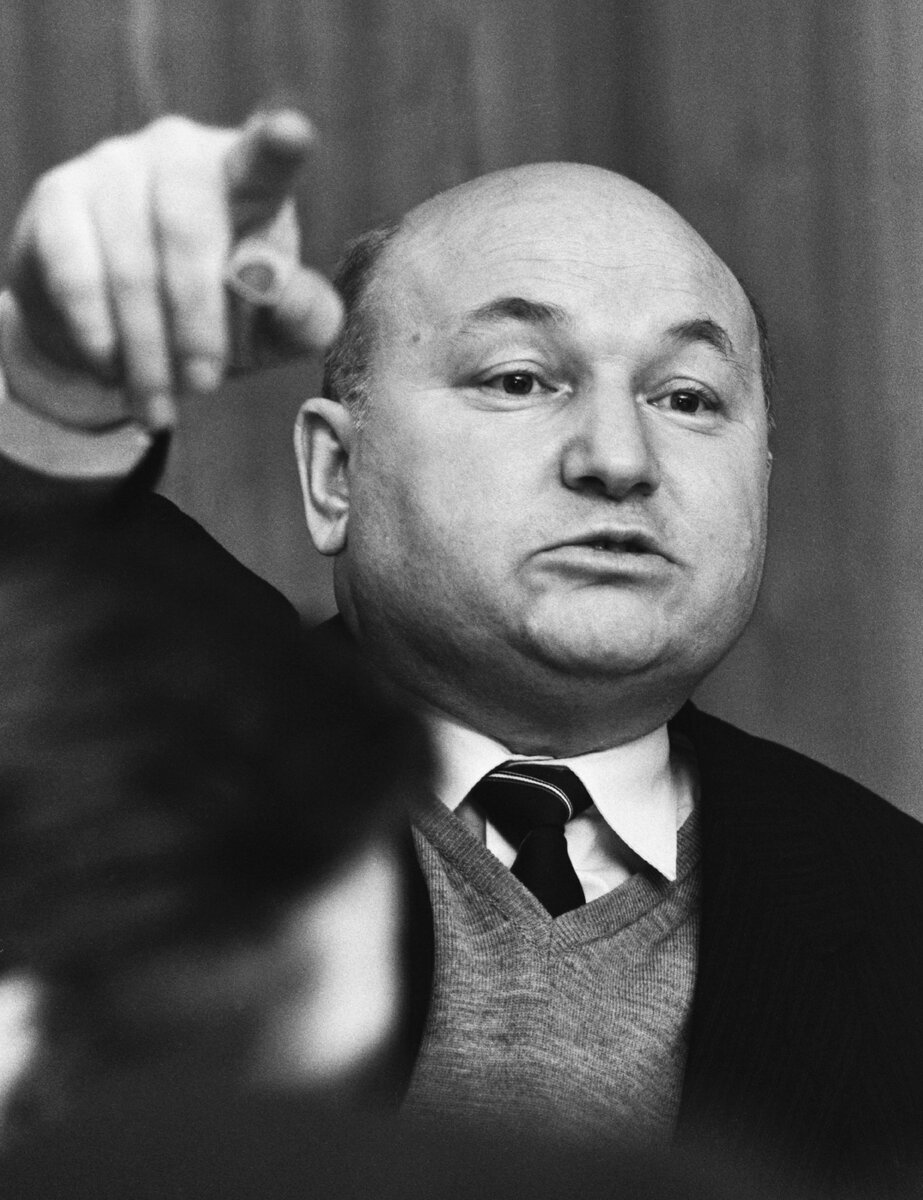 Председатель Москгорагропрома Юрий Лужков. 1987 год.