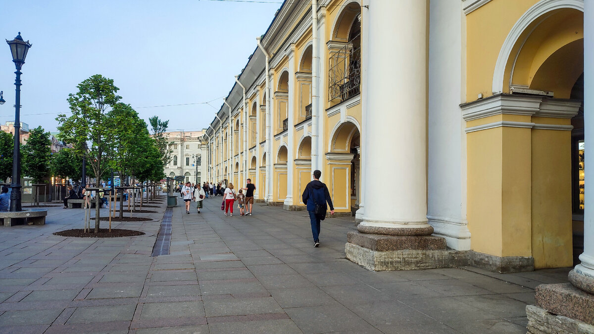 Гостиный двор в Санкт-Петербурге, фотография из архива автора