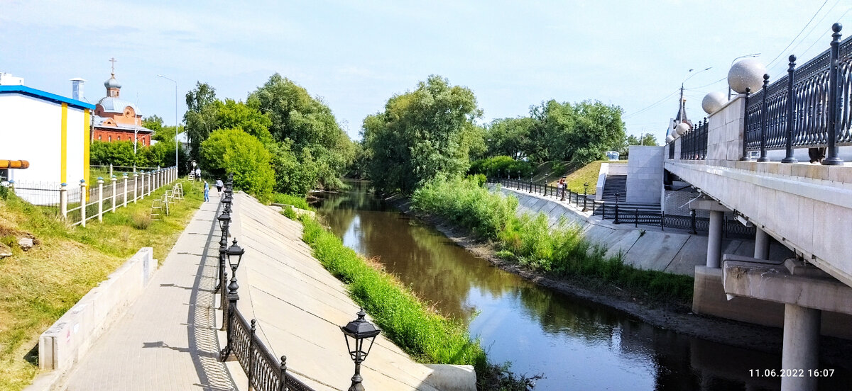 Фото конечно старое но в этом месте мало что поменялось. Река Барнаула, город Барнаул р-н старый базар. 