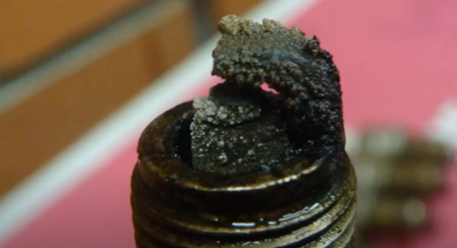 Один из подписчиков канала задал интересный вопрос. Многие из вас наверняка сталкивались с тем, если свечи периодически загаживаются, то их можно очистить пескоструйной обработкой.