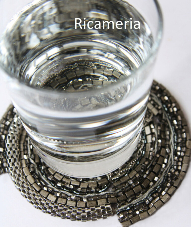 Подстаканник с ручной вышивкой. Фотография моей работы.