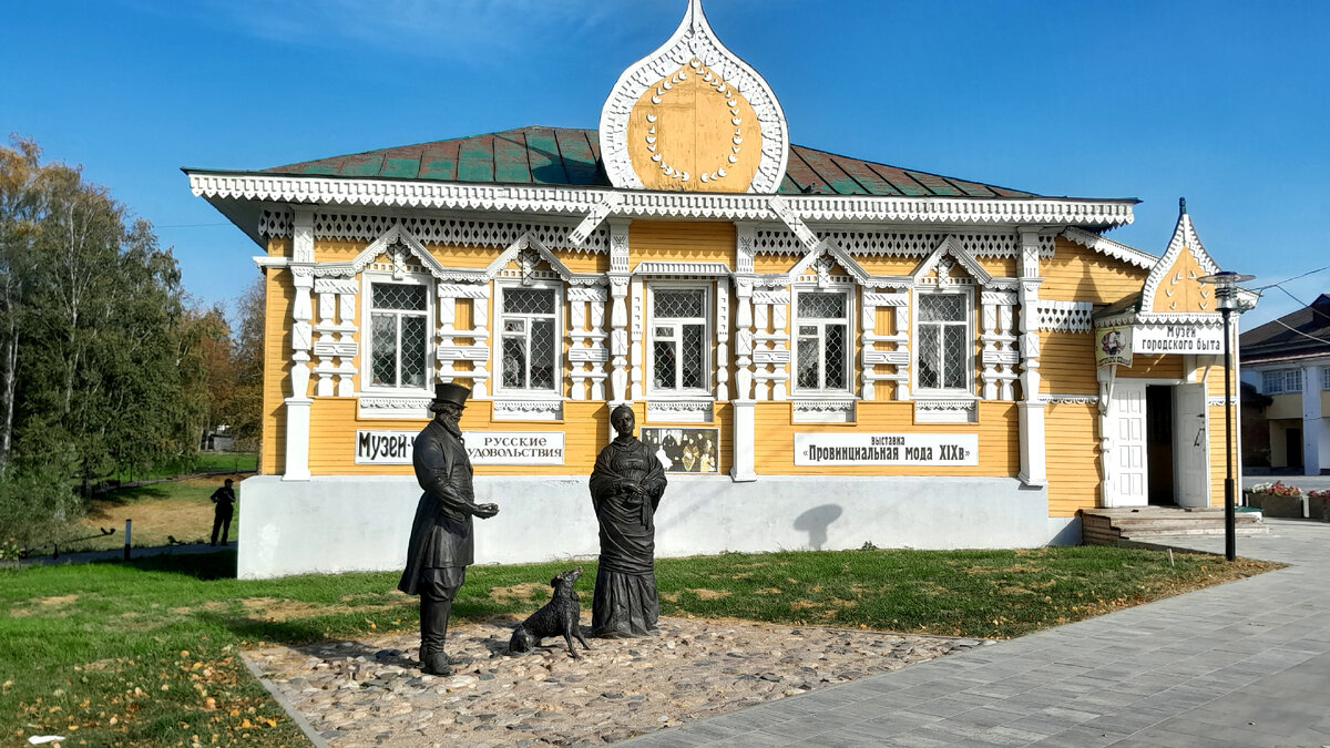 фото автора, памятник горожанам  Углича 