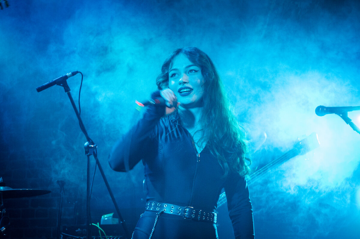 Группа Эй, Лоли