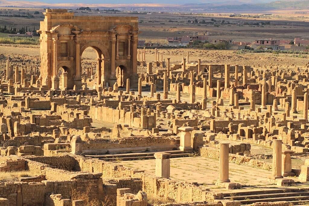 В древнем городе центром была. Город киев 10 век. В древнем городе центром была. Тимгад, древнеримского города в алжире. Центр древнерусского города назывался.