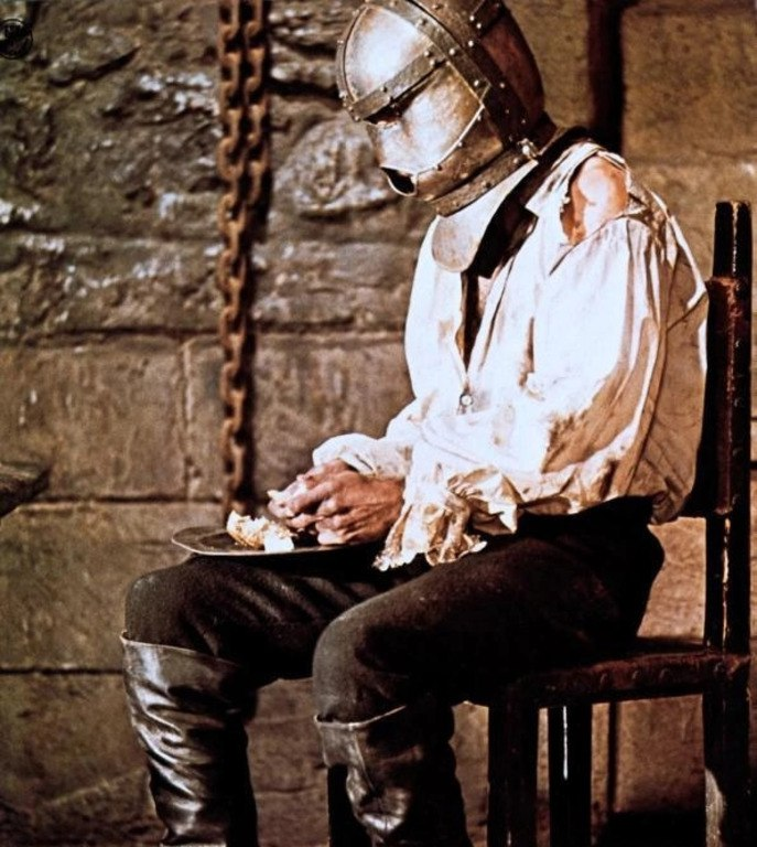 История железной маски. Узник Бастилии в железной маске. Железная маска 1698. Железная маска Людовик 14.
