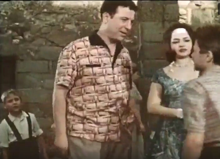 Кадр из фильма "Капитаны голубой лагуны“(режиссёры Александр Курочкин, Аркадий Толбузин, по сценарию Владимира Черносвитова, Аркадия Толбузина, музыка Николай Будашкин, Евгений Крылатов, Ялтинская к/ст, 1962). Жанр фильма - детский фильм,приключения. Премьера 30 декабря 1962 года. Фото и информация о фильме из интернета, с сайта kinoteatr.ru