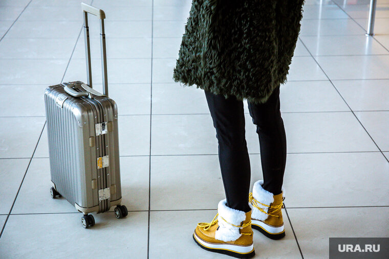    В чемодане лежали косметика и украшения