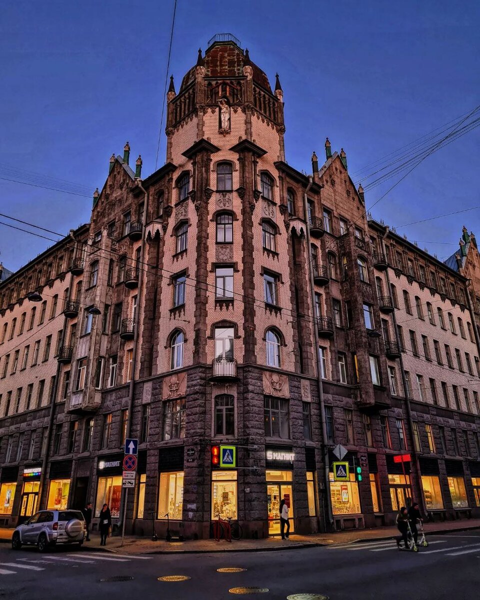 Фото: Парадная гостья