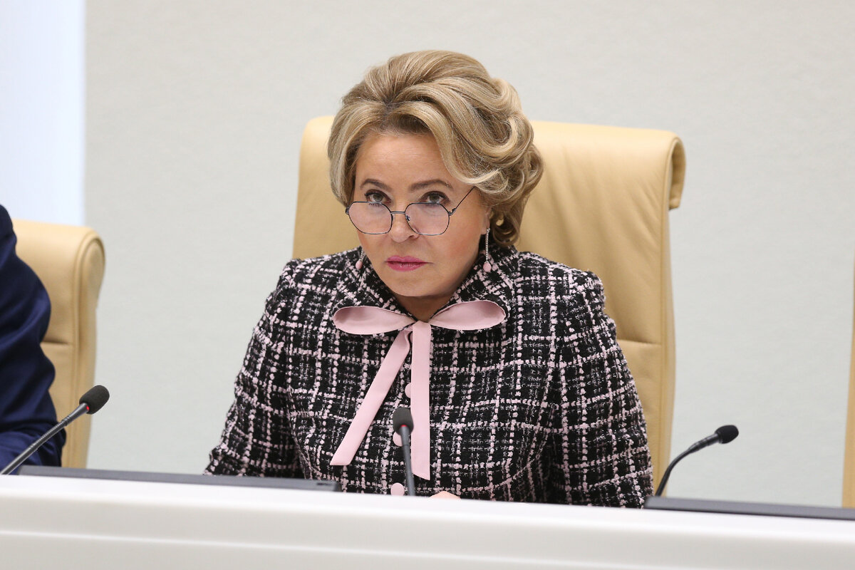 Нет, дорогие мои ребята, это не Долорес Амбридж, это председатель Совета Федерации РФ