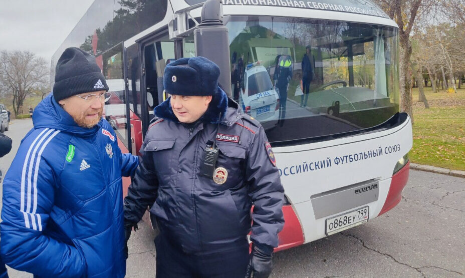    Валерий Карпин попал к полиции. Фото: Андрей Вдовин, КП Спорт