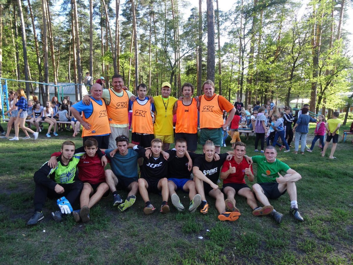 Команда пензенских журналистов "Репортер" после проведения товарищеского матча со сборной ДОЦ "Заря" в 2018 году