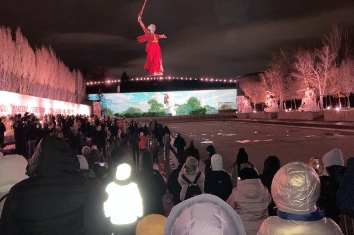    Первый показ светового шоу на Мамаевом кургане «обделили» фейерверком