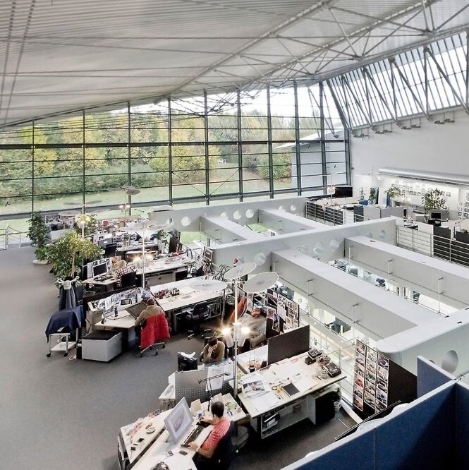 Рабочий день в дизайн-центре в Зиндельфингене. Нельзя сказать, что суетно.  