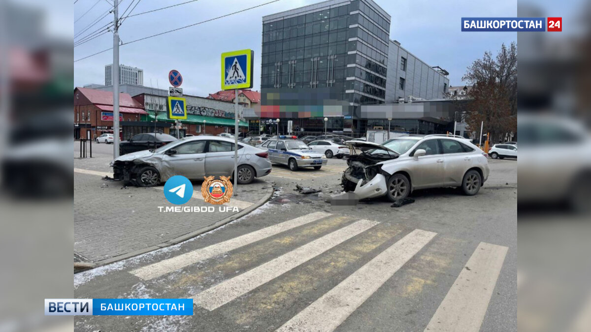    Женщина за рулем "Lexus" столкнулась с "Hyundai" на перекрестке в центре Уфы