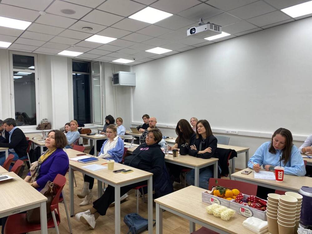Приезжала на лекцию в университет. С огромным удовольствием и интересом слушала лекцию