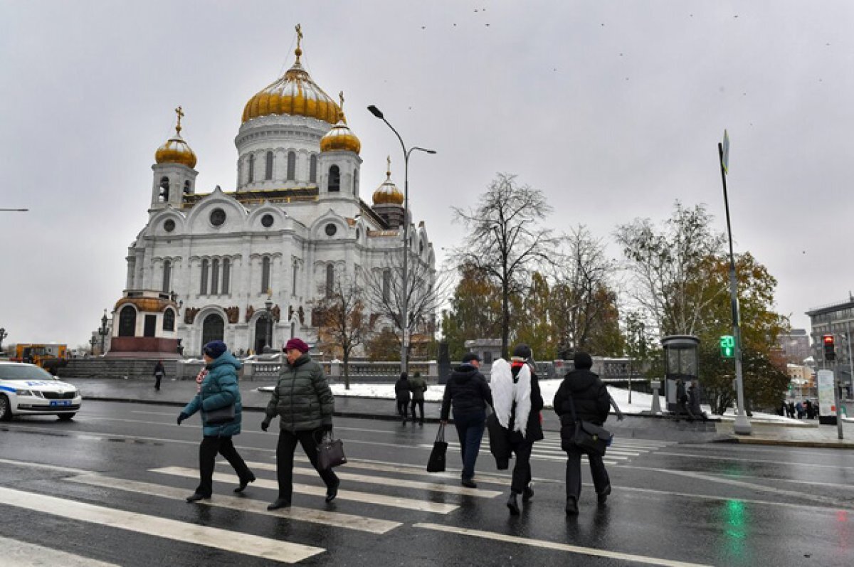    Москву скует мороз.