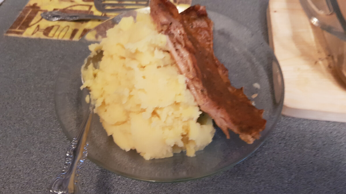 Мятник, (картофельное пюре) способен приготовить любой человек, ведь для того, что бы сделать варёный картофель не нужно обладать кулинарными талантами и навыками готовки.