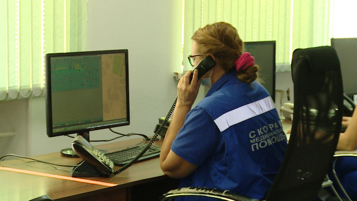 В Волгоградской области после столкновения с остановкой на трассе погиб  автомобилист | Волгоград 24 | Дзен