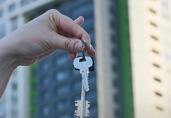 Специалисты советуют людям побыстрее продавать квартиры. Иначе можно не успеть...