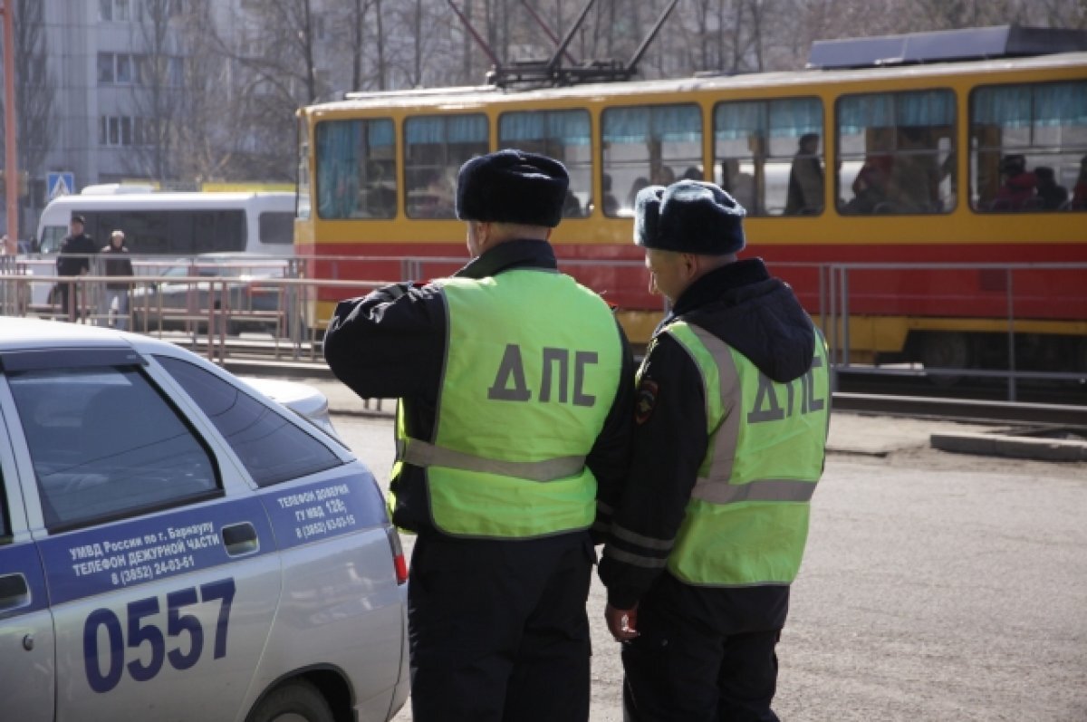 В Сыктывкаре молодые люди угнали автомобиль и подожгли его | АиФ-Коми | Дзен