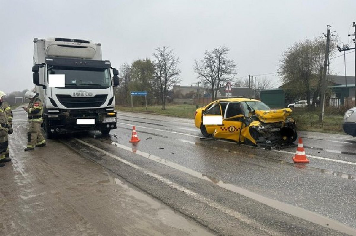    Таксист погиб в аварии на Ставрополье, его пассажир пострадал