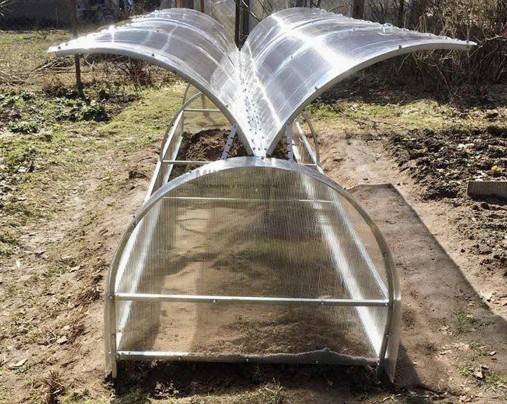 парник должен свободно открываться в любую сторону