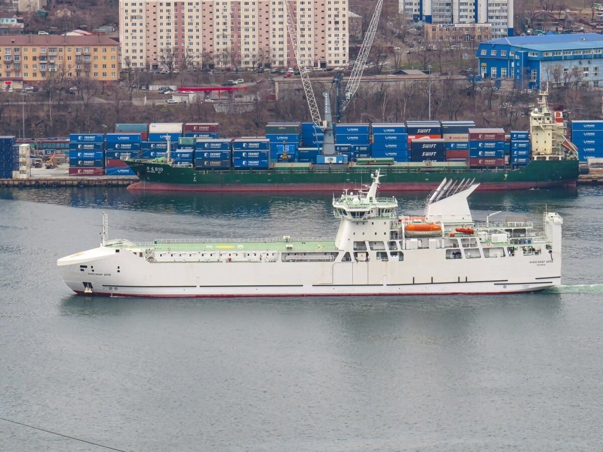 Грузопассажирский паром "Александр Деев", построенный корабелами Амурского судостроительного завода